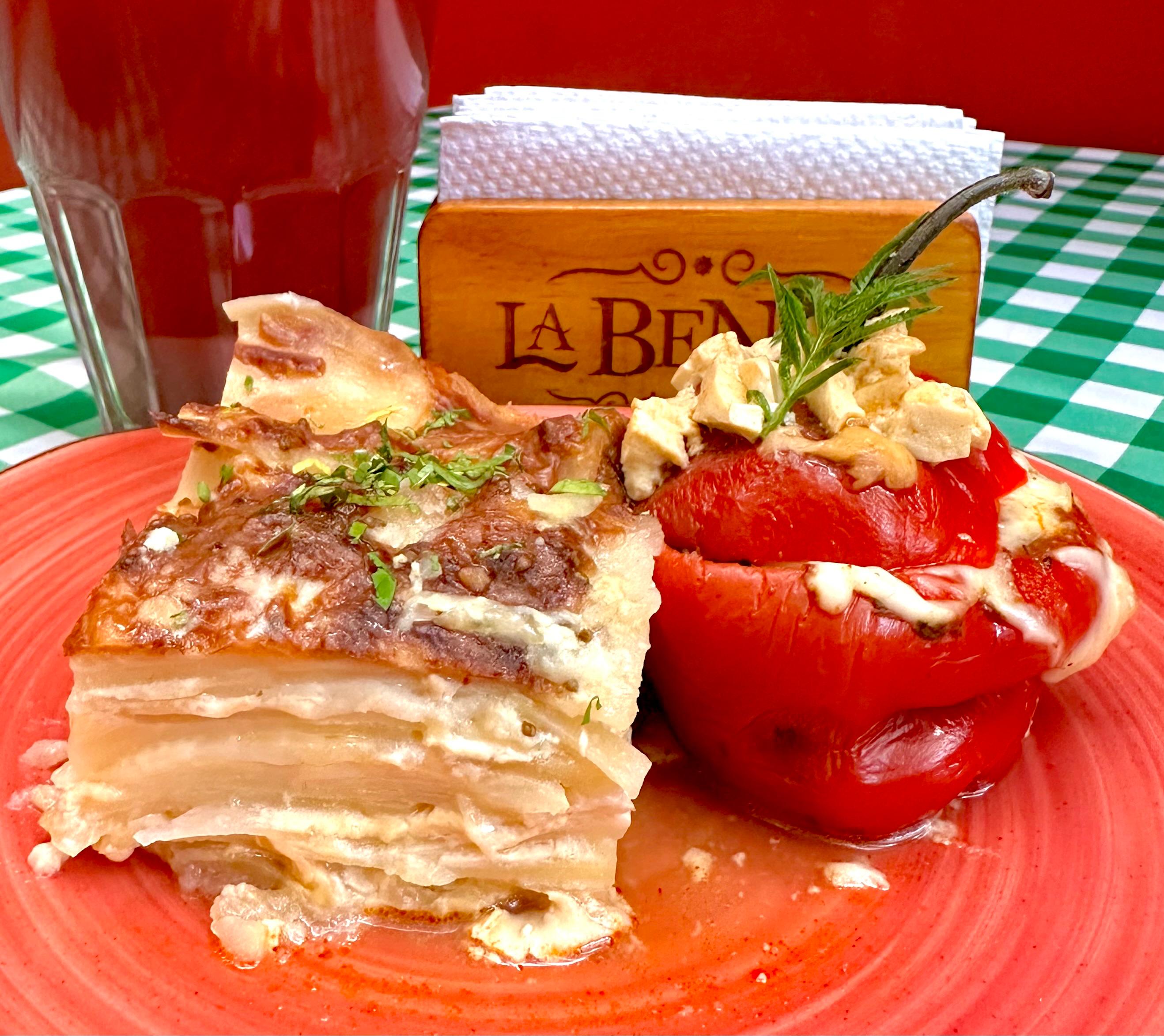 Rocoto Relleno con Pastel de Papas